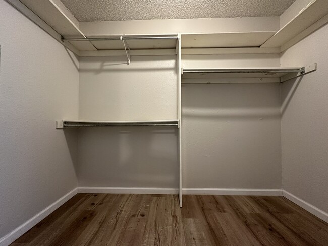 Building Photo - 8915 N Rockwell Dr