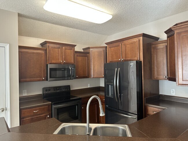 Building Photo - 59 Forest St NE