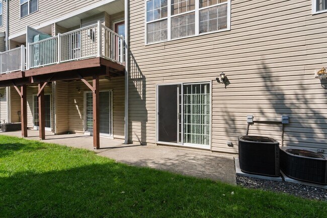 Building Photo - 209 Blue Heron Dr