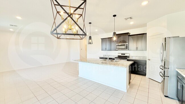 Building Photo - 40414 W Sunland Dr