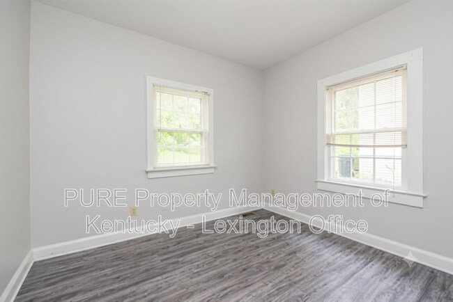 Building Photo - 3 Dogwood Ln