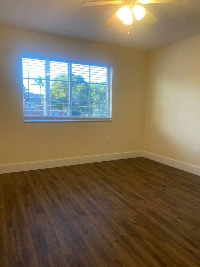 Building Photo - 7864 Sonoma Springs Cir