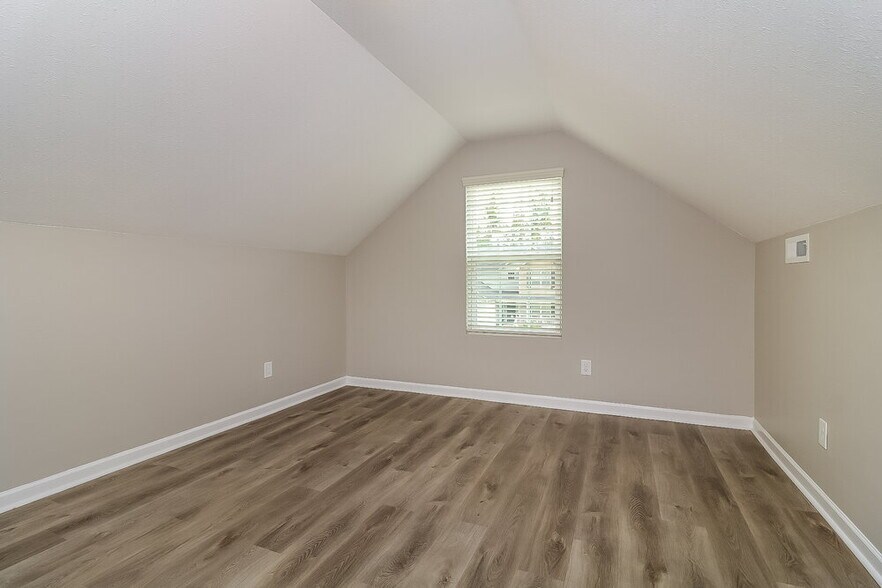 Building Photo - 9 Badger Pass Dr