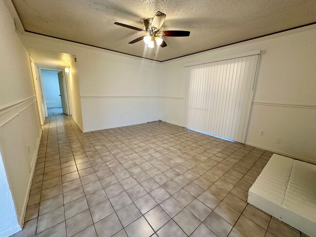 Building Photo - For Lease | 2 Bed, 1.5 Bath | 900 Sq Ft | Meadow Village