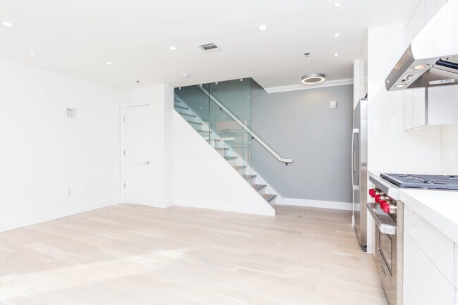 Building Photo - 313 Court St