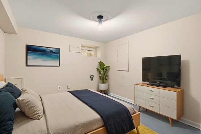 Building Photo - 708 Columbia Rd NW