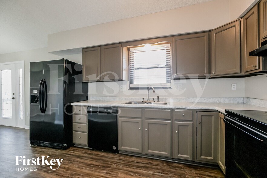 Building Photo - 8418 NW 68th St