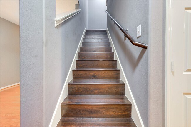 Building Photo - 2931 Meadowglen Cove