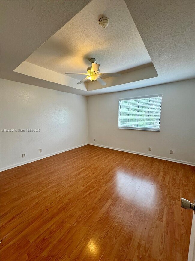Building Photo - 3912 Tree Top Dr