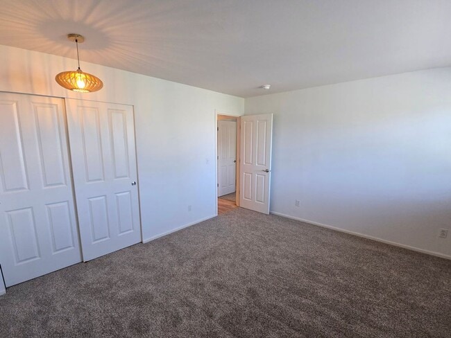 Building Photo - Gorgeous 4 Bedroom Lake Stevens Home in Cr...