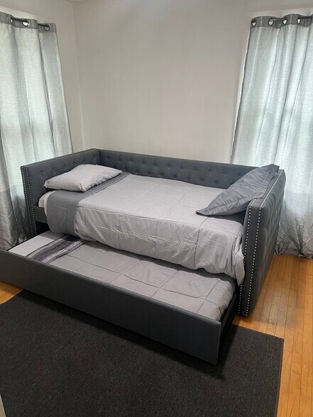 Building Photo - 160 Stafford Ave