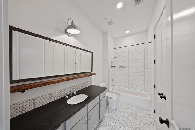 Building Photo - 255 E Boyd Dr