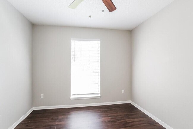 Building Photo - 3030 Hummingbird Ln