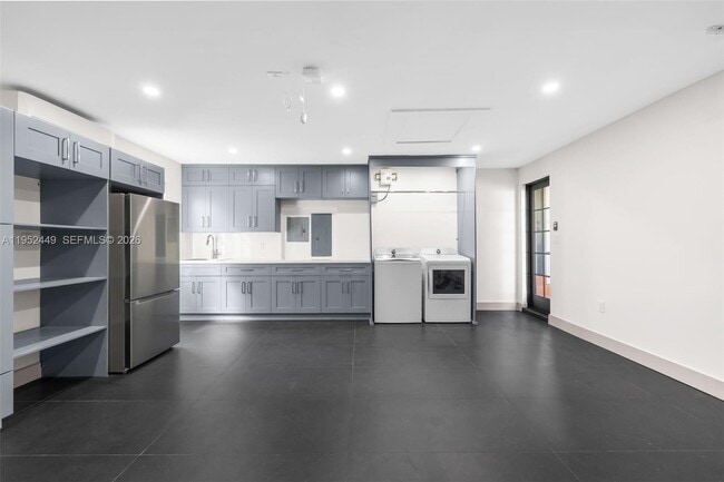 Building Photo - 3519 Toledo St