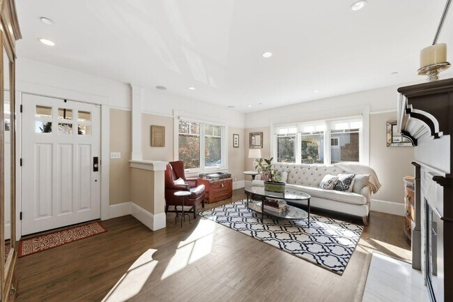 Building Photo - 1212 Mills Ave