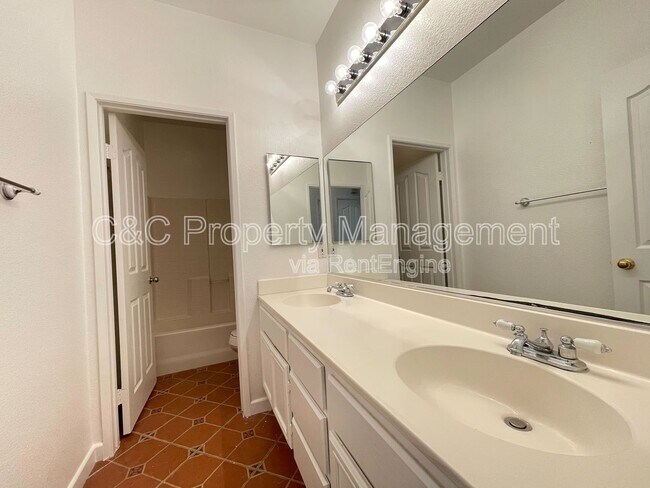 Building Photo - 779 El Caballo Dr