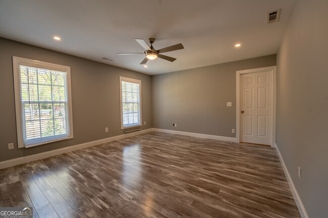Building Photo - 2925 Orchard Dr