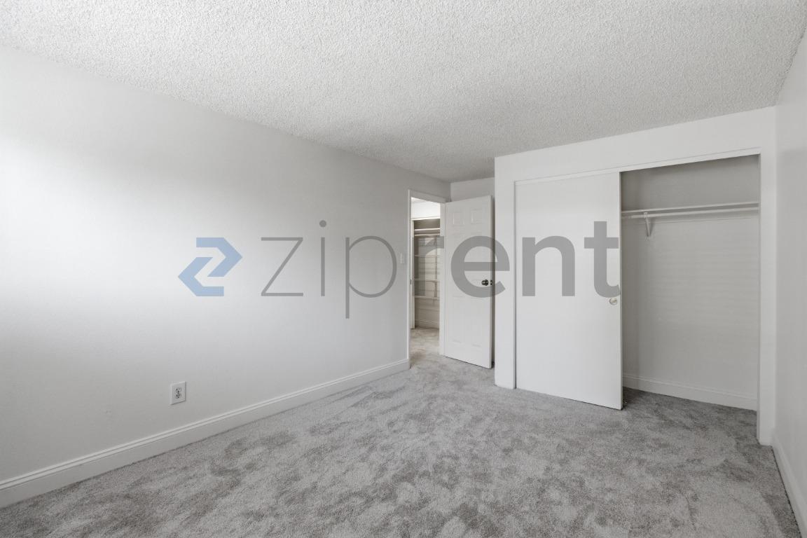 Building Photo - Unit