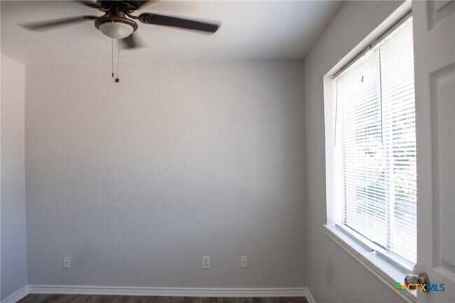 Building Photo - 2102 Hunt Dr