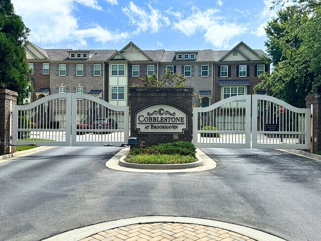 Building Photo - 3 bedroom 3 bath  Townhouse in Cobblestone...