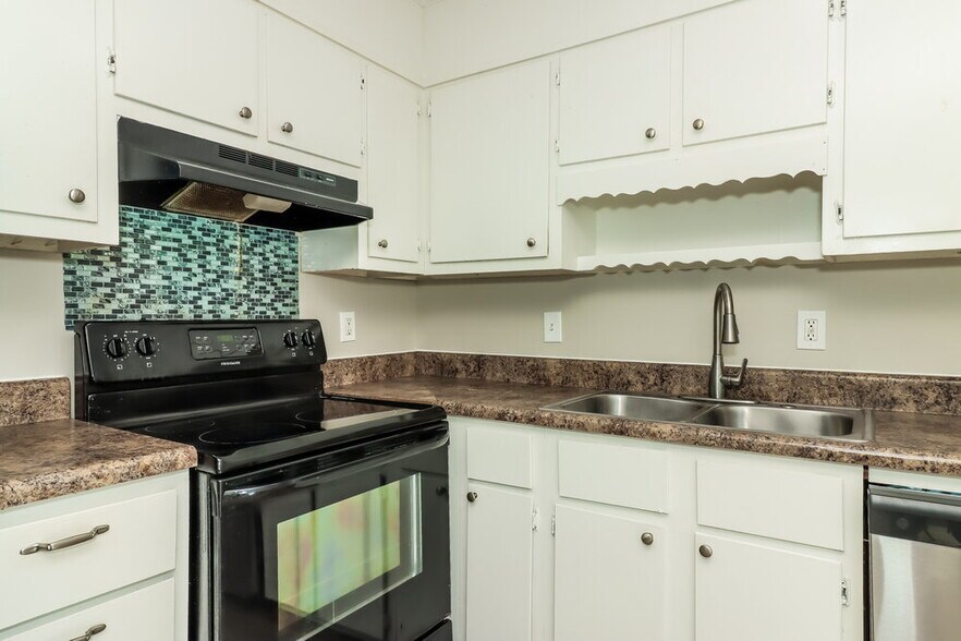 Building Photo - 2851 Britt Dr