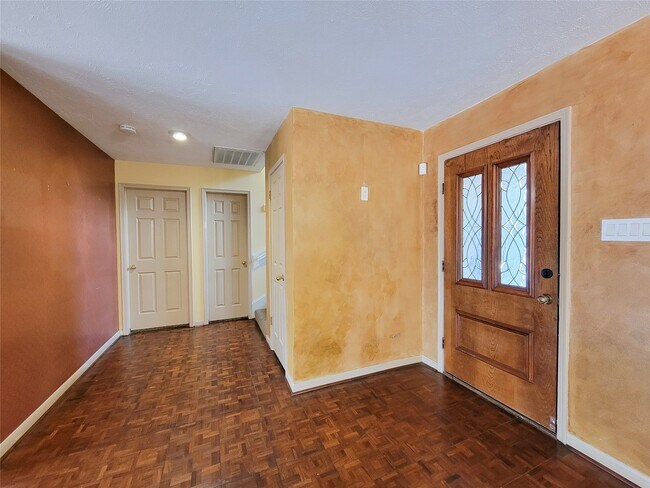 Building Photo - 4717 Country Club View
