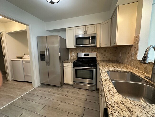 Building Photo - 61 Riverchase Dr