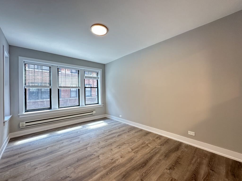 Building Photo - 4410 N Wolcott Ave