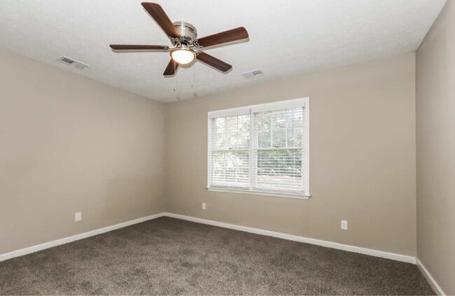 Building Photo - 2444 Quentin Dr