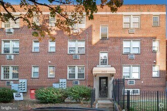 Building Photo - 2415 Ontario Rd NW