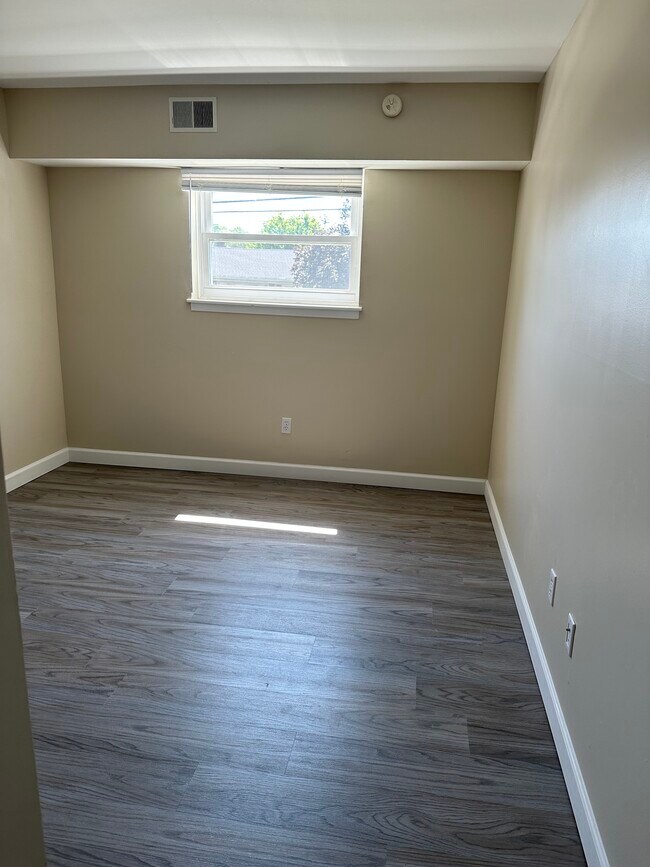 Building Photo - 1000 Chestnut St