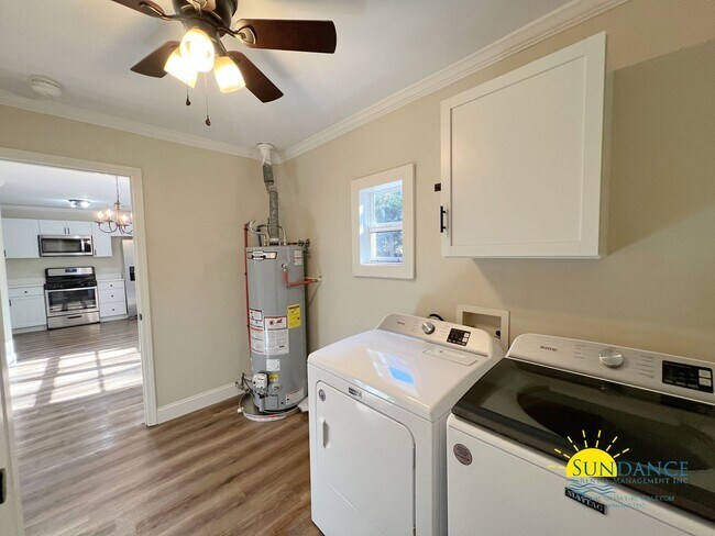 Building Photo - Stunning 3 Bedroom Home in Fort Walton Beach!s