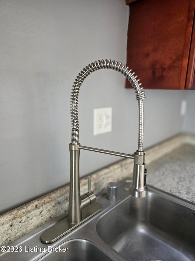 Building Photo - 9703 Dolphin Ct