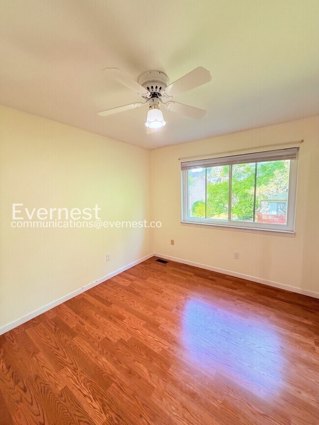 Building Photo - Modern Comfort with Ample Space - 2 Bed, 3 Bath, 1481 SqFt  | Pet Friendly | Available Now!