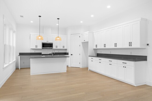 Building Photo - 111 Golf View Dr