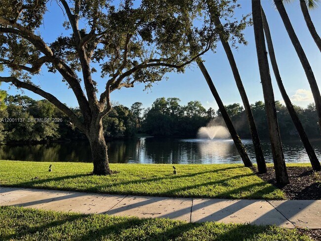 Building Photo - 184 W Bay Cedar Cir