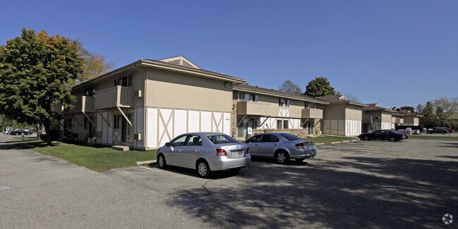 Building Photo - Brittany I & II
