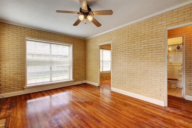 Building Photo - 1408 W 47th St