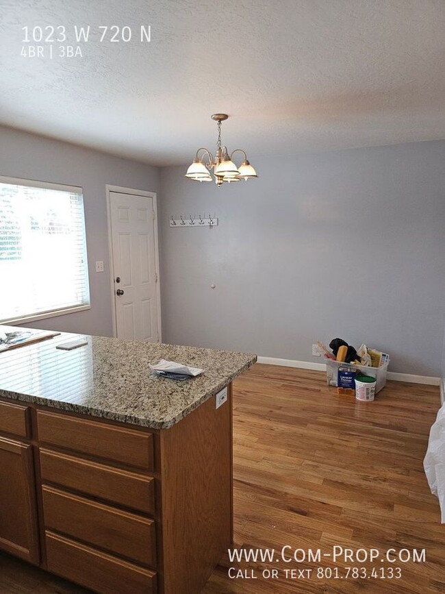 Building Photo - 2 Weeks Free Rent in December! 4bed/2.5 Ba...