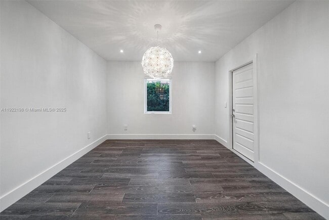 Building Photo - 10618 NE 11th Ct