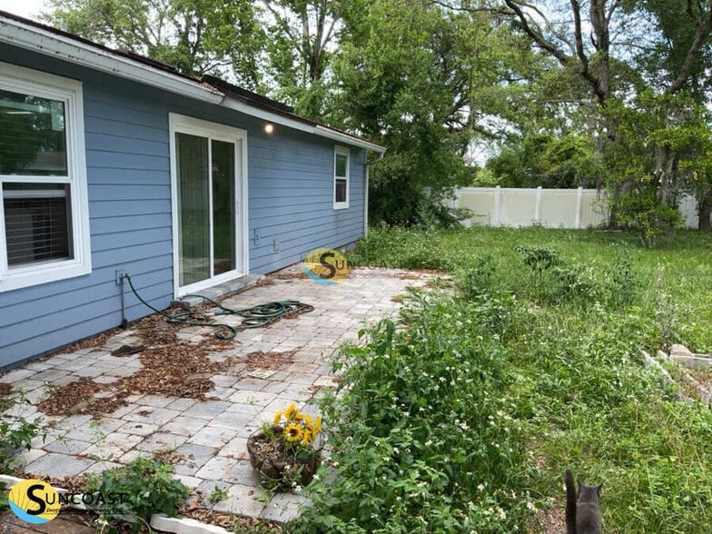 Building Photo - 2570 Stern Dr S