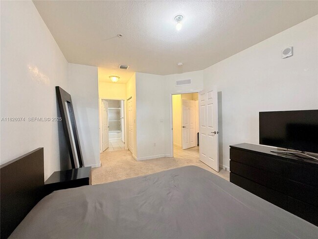 Building Photo - 10600 NW 88th St