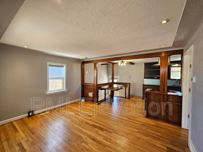 Building Photo - 1332 W Virginia Ave