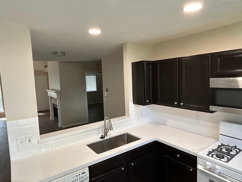 Kitchen - 14518 Cypress Green Dr
