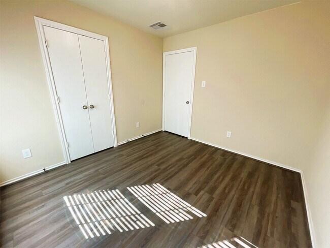 Building Photo - 819 Katydid Ct