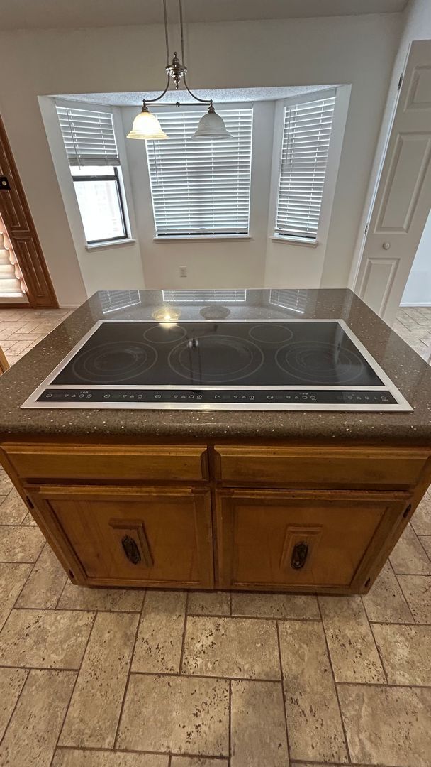 Building Photo - Large Family Home in Country Club North