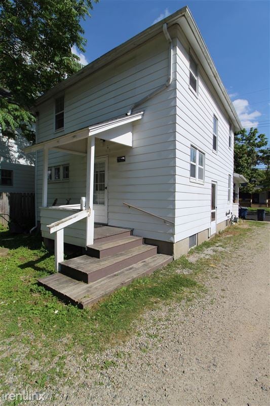 Building Photo - 945 Woodlawn Ave