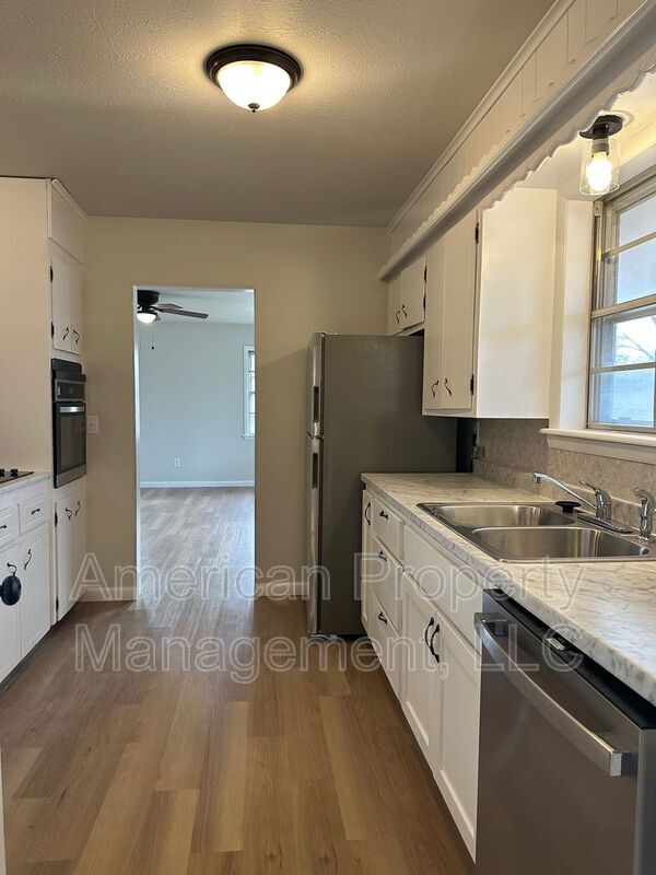 Building Photo - 415 N 17th St