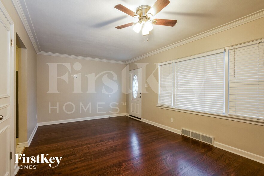 Building Photo - 9946 MacKenzie Rd