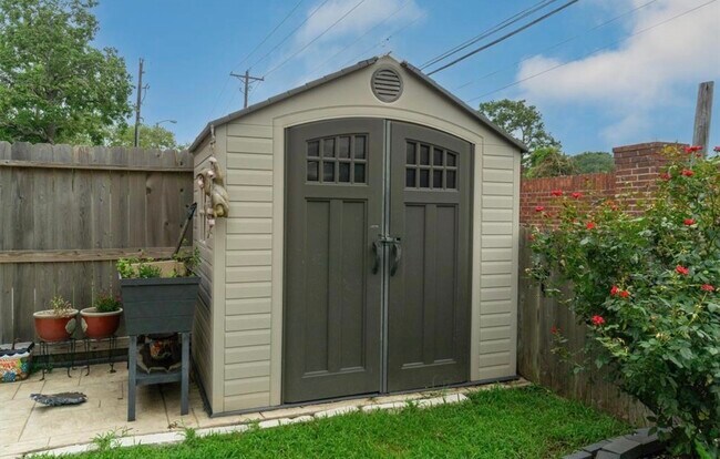 Building Photo - 1408 S Friendswood Dr